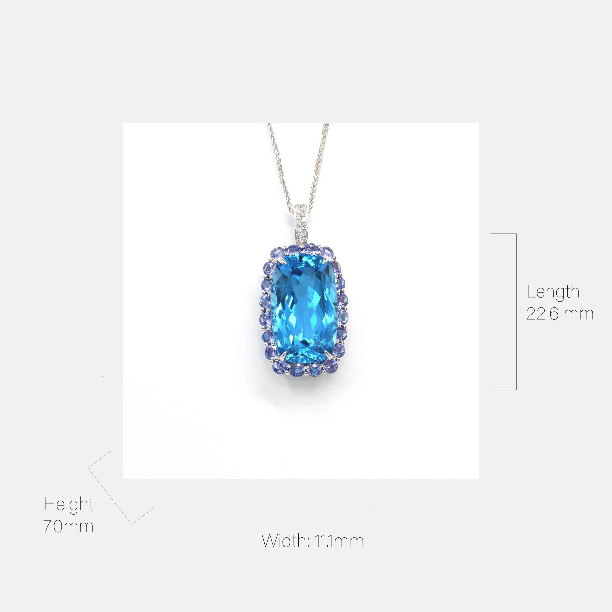 18k White Gold Topaz Pendant Necklace