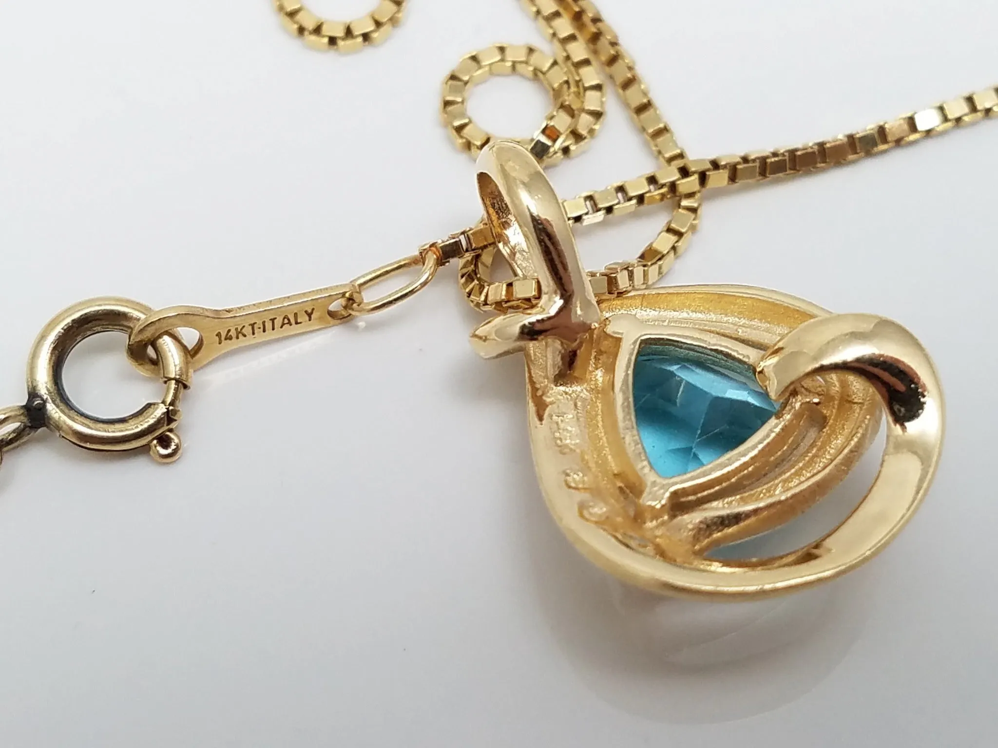 18" 14k Solid Yellow Gold Blue Topaz Pendant