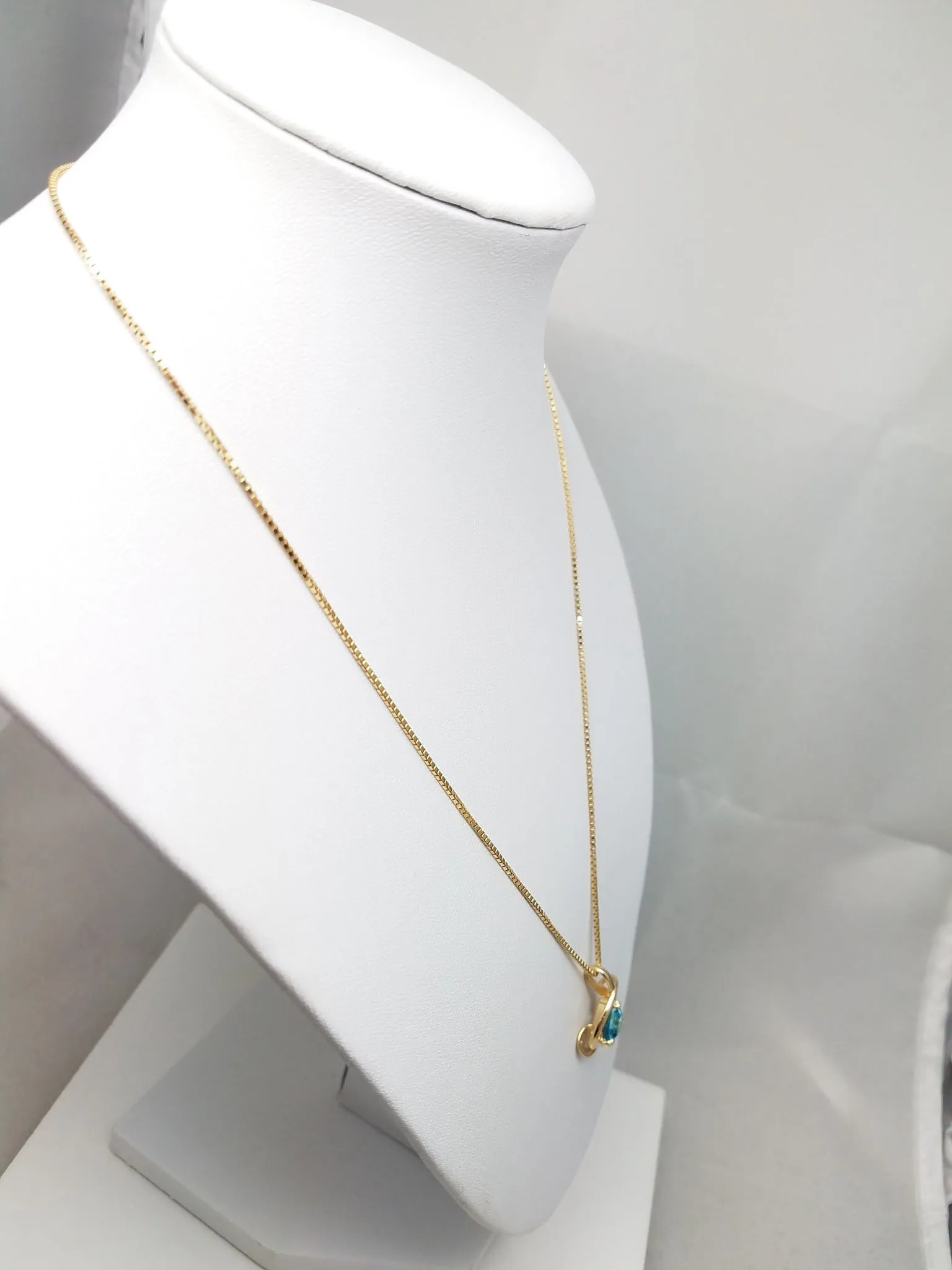 18" 14k Solid Yellow Gold Blue Topaz Pendant