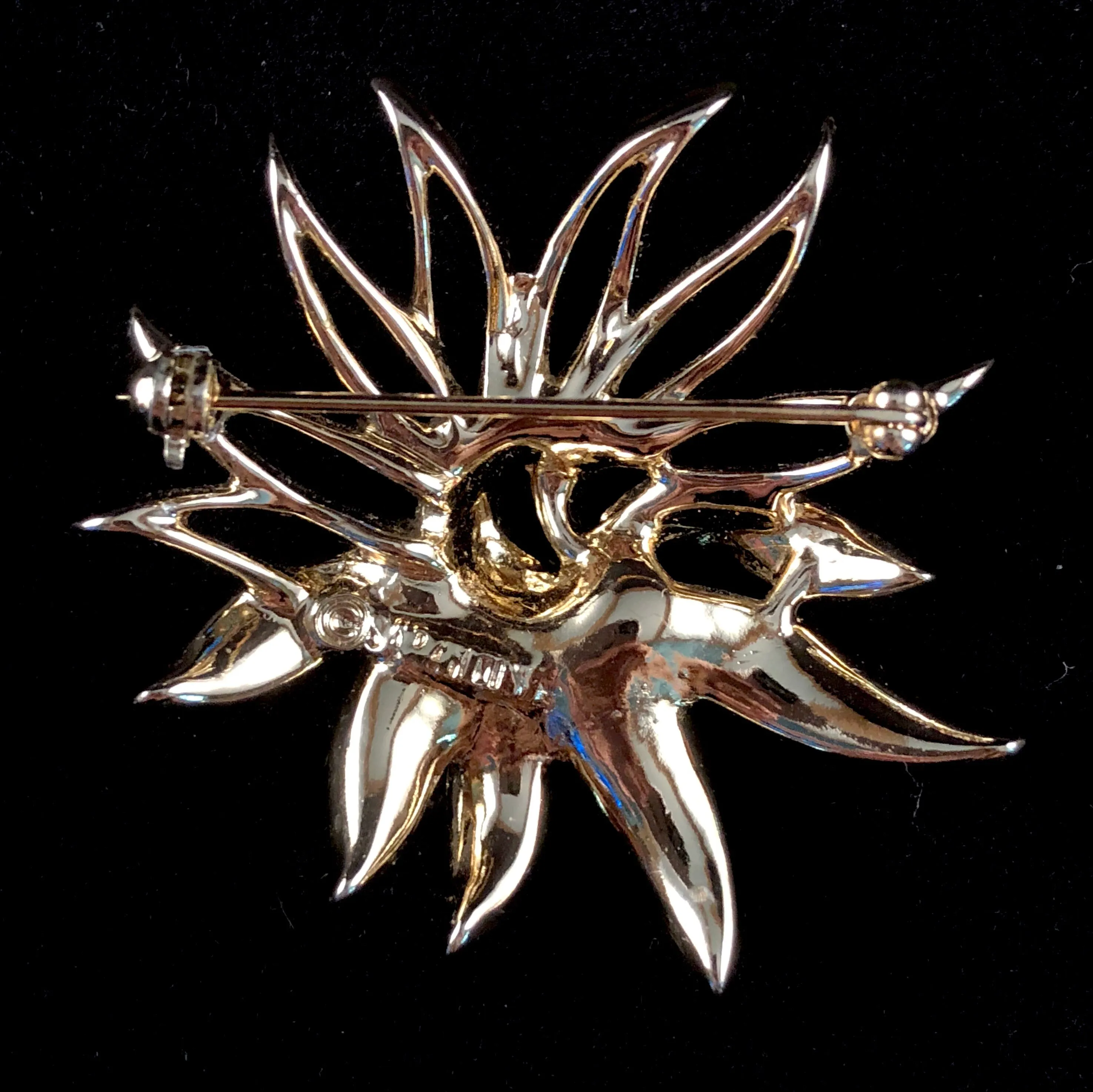 1969 Sarah Coventry Demi-Flower Brooch