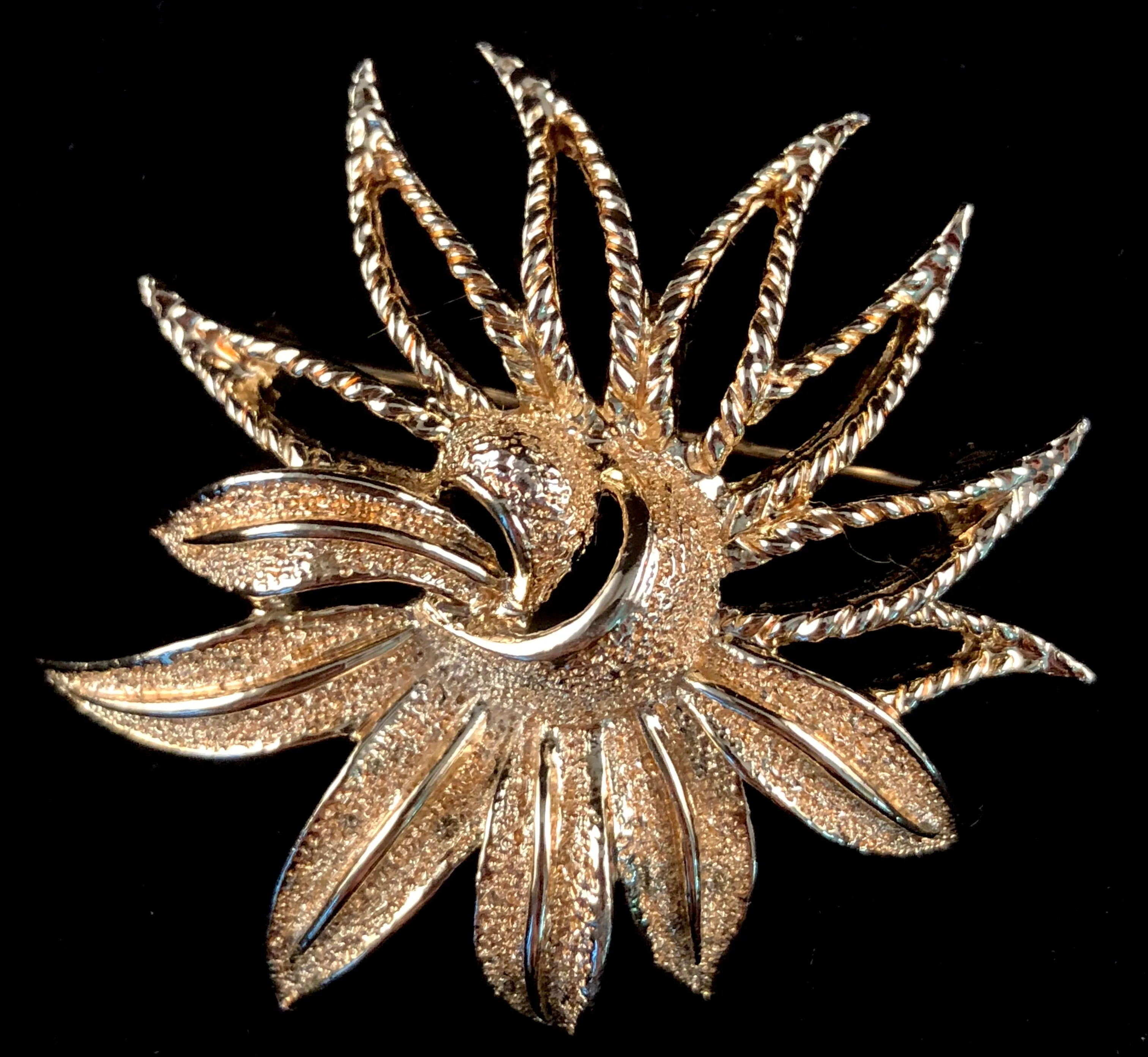 1969 Sarah Coventry Demi-Flower Brooch