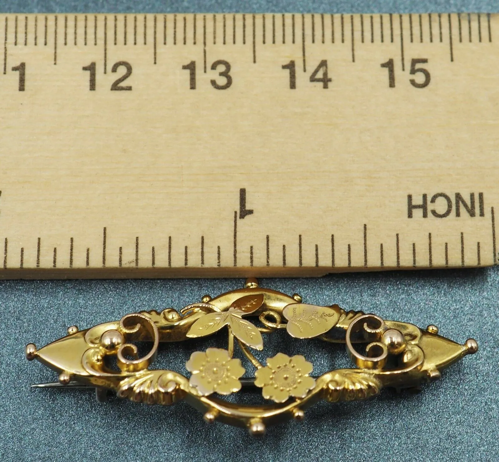 9ct Yellow Gold Flower & Leaf Brooch