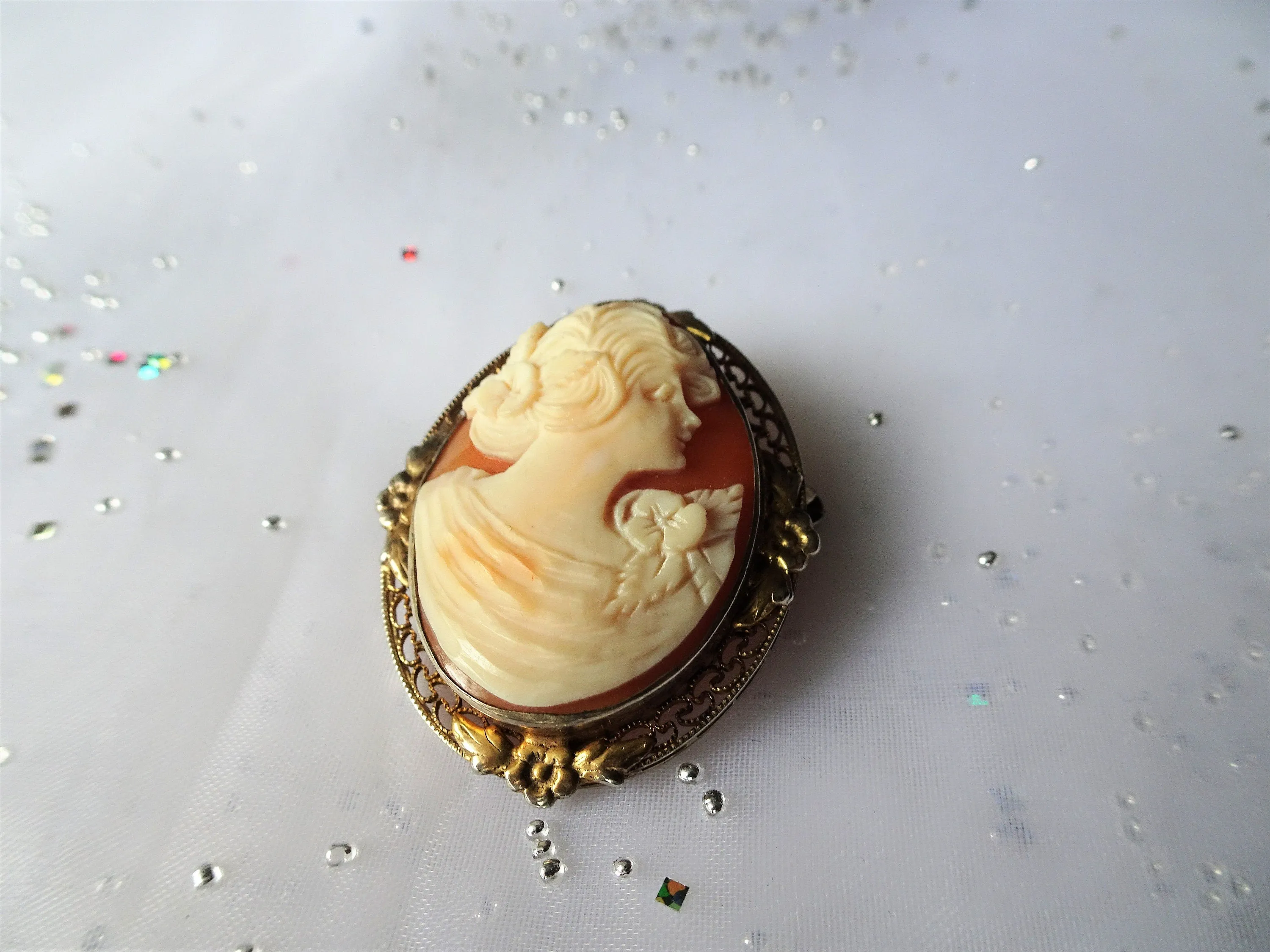 BEAUTIFUL Antique Cameo Brooch,Hand Carved Shell Cameo,Ornate Gilt Silver Setting,Pin or Pendant,Collectible Antique Cameos,Vintage Jewelry