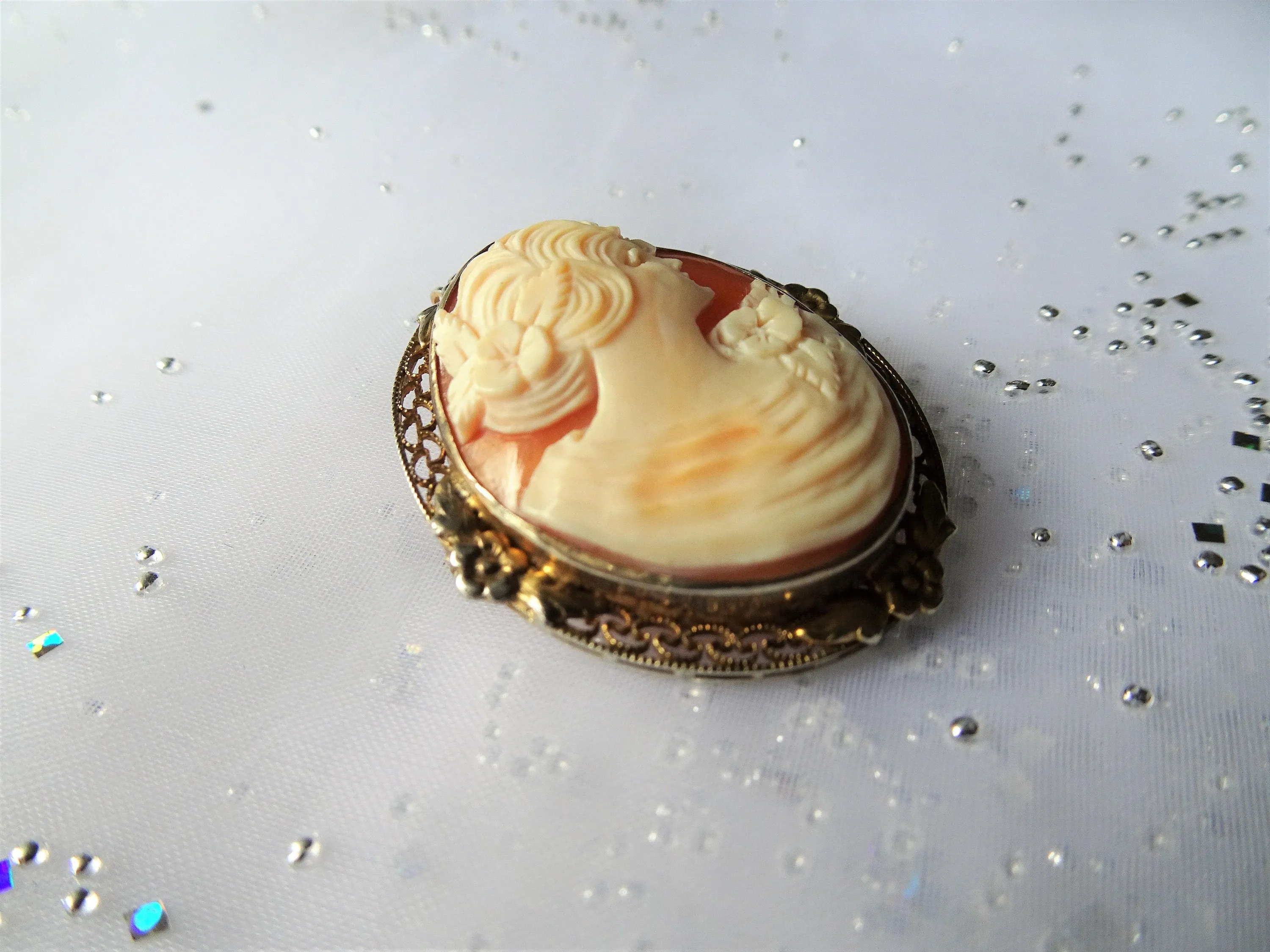 BEAUTIFUL Antique Cameo Brooch,Hand Carved Shell Cameo,Ornate Gilt Silver Setting,Pin or Pendant,Collectible Antique Cameos,Vintage Jewelry