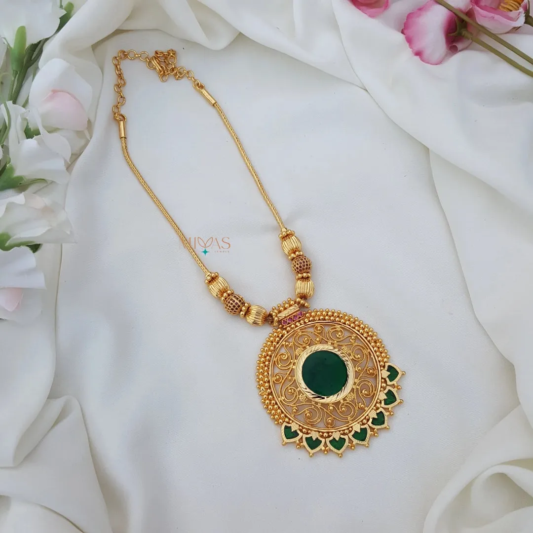 Dazzling Round Palakka Pendent Necklace