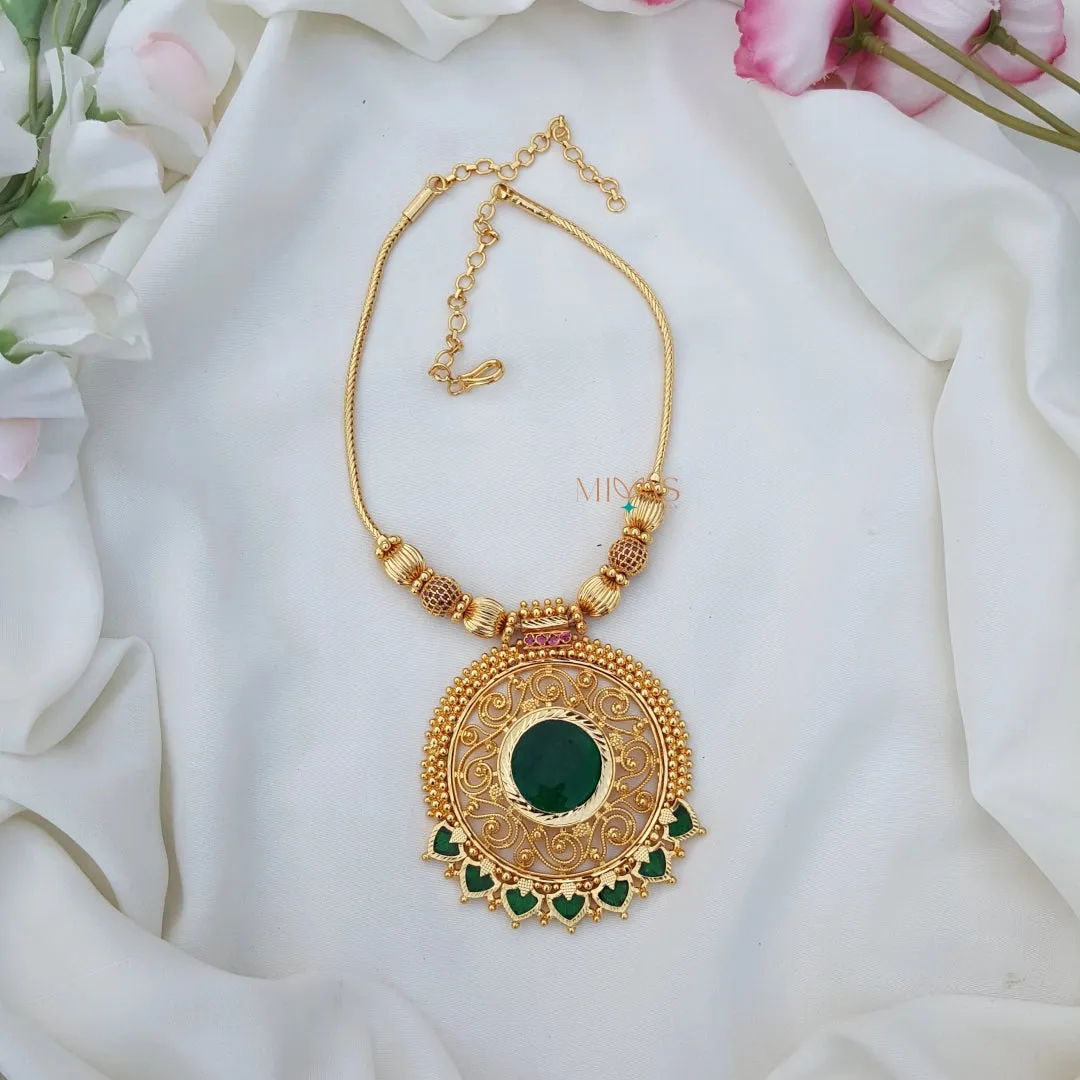 Dazzling Round Palakka Pendent Necklace