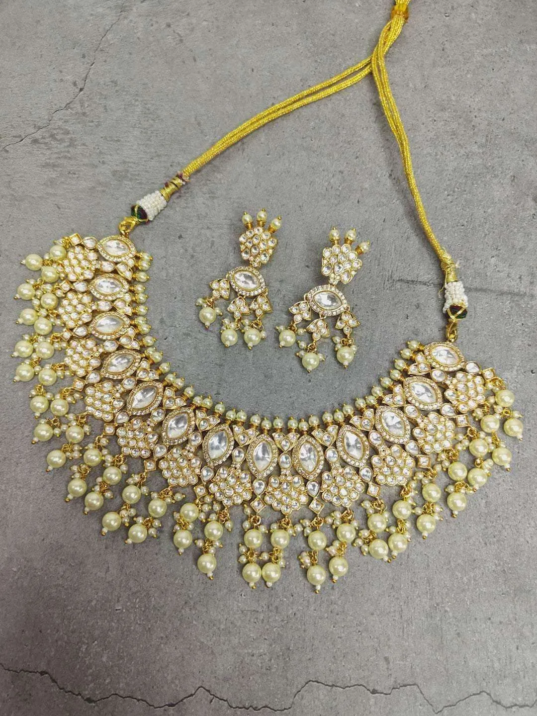 Elegant Kundan Necklace With Earrings Set