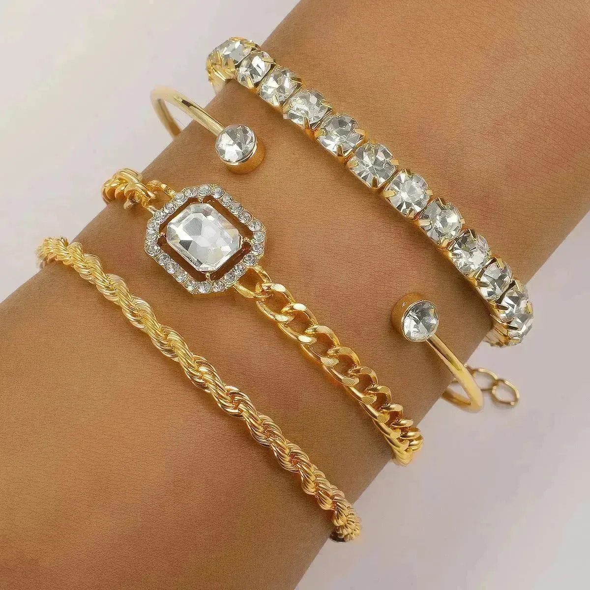 Fashion Jewelry 4 Pcs Crystal Bracelet Set Bohemian Design For Women Vintage Luxury Twisted Cuff Chains Armband Jewelry Accessories