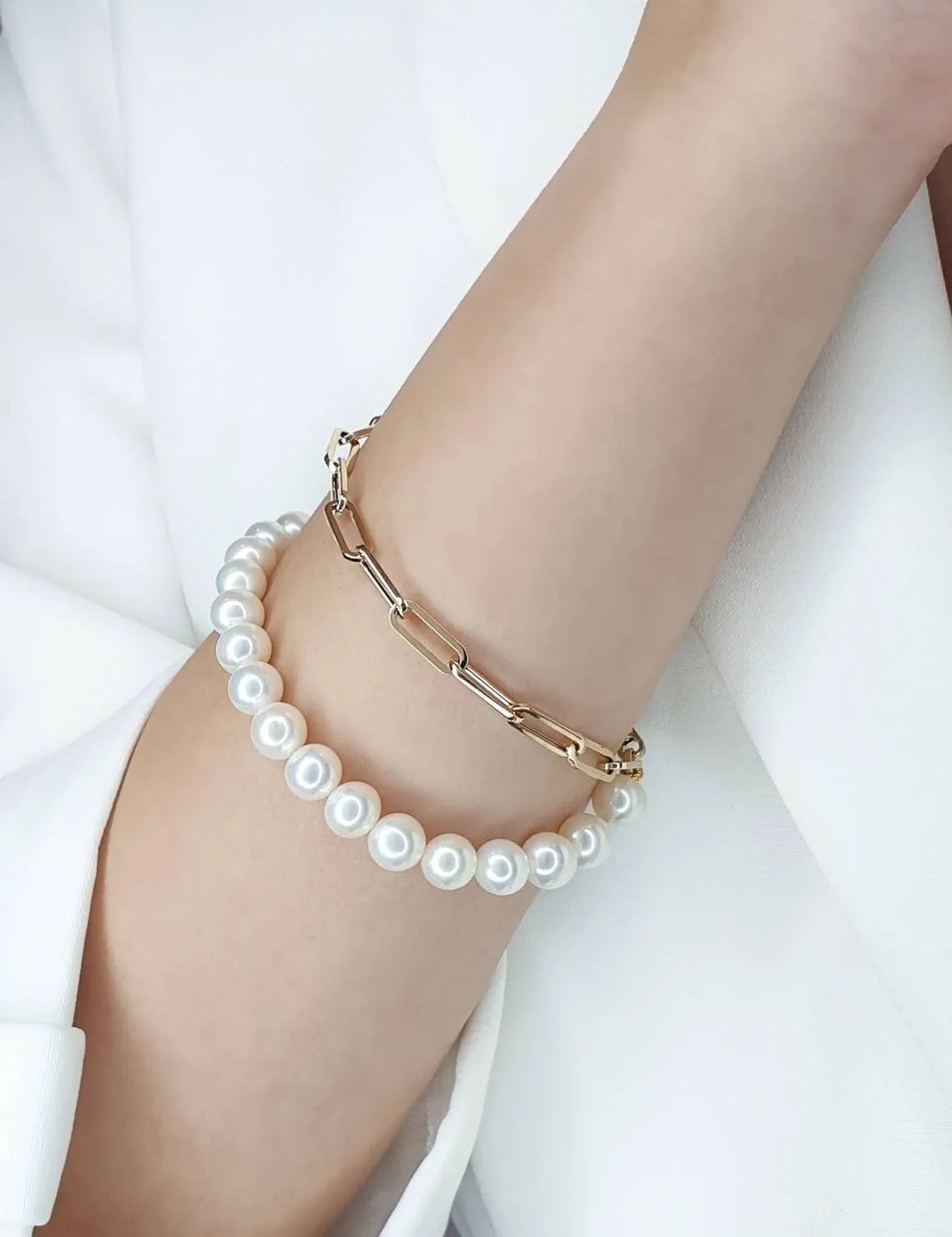 Gold Bracelet With Chain And Pearls