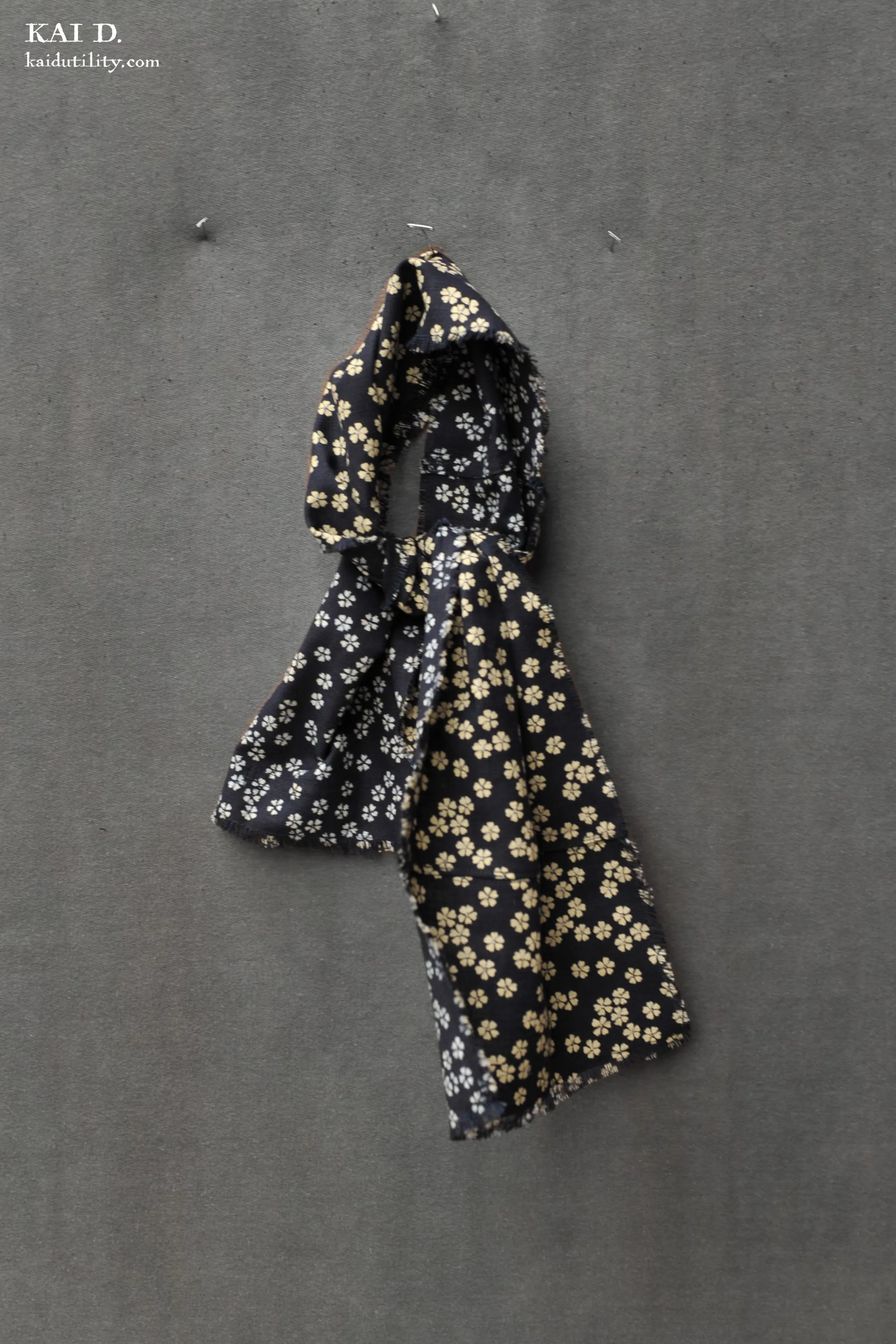 Japanese Floral Cotton Neckwrap - Indigo