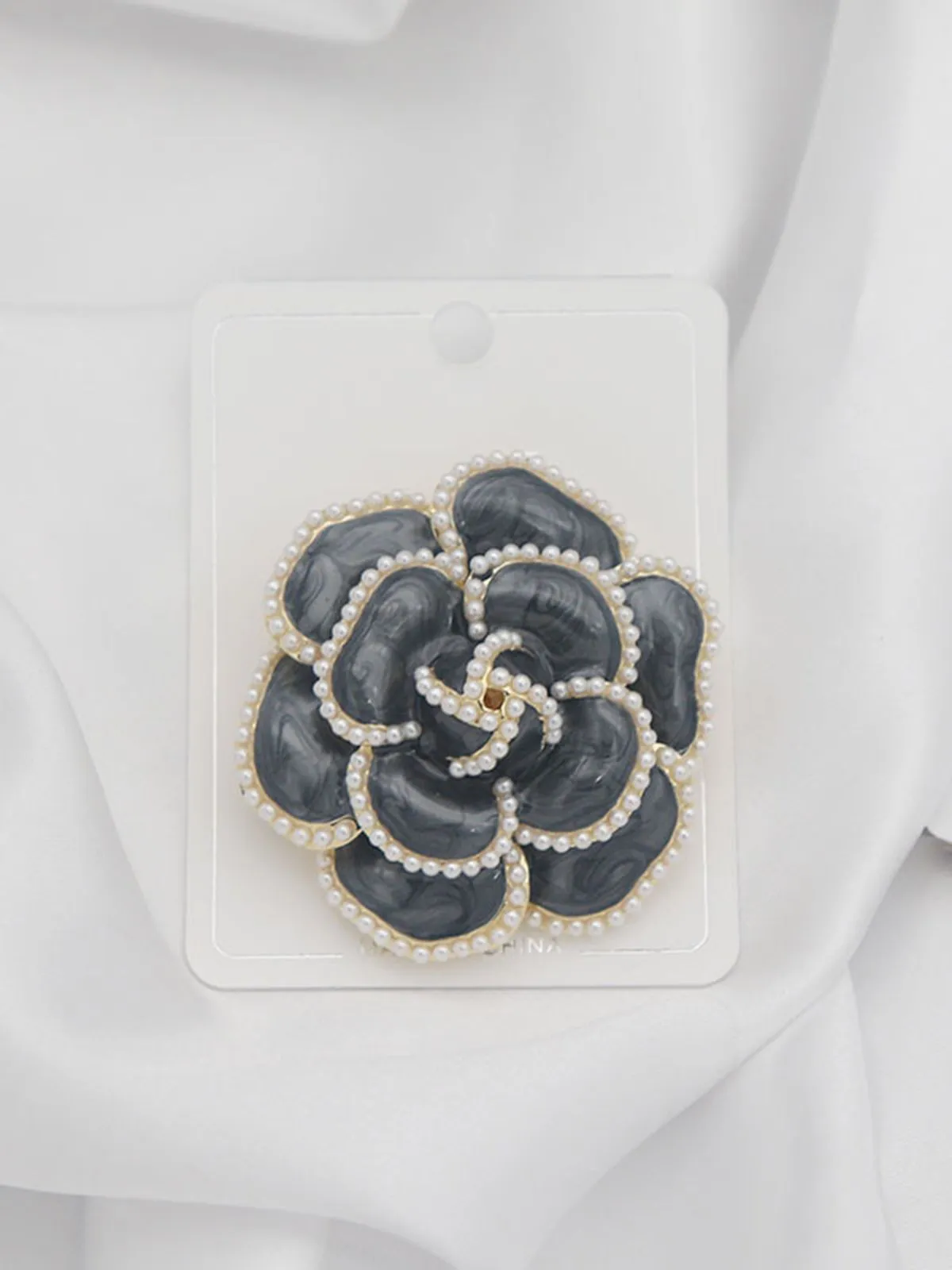 Latest Pearl Solid Floral Brooch