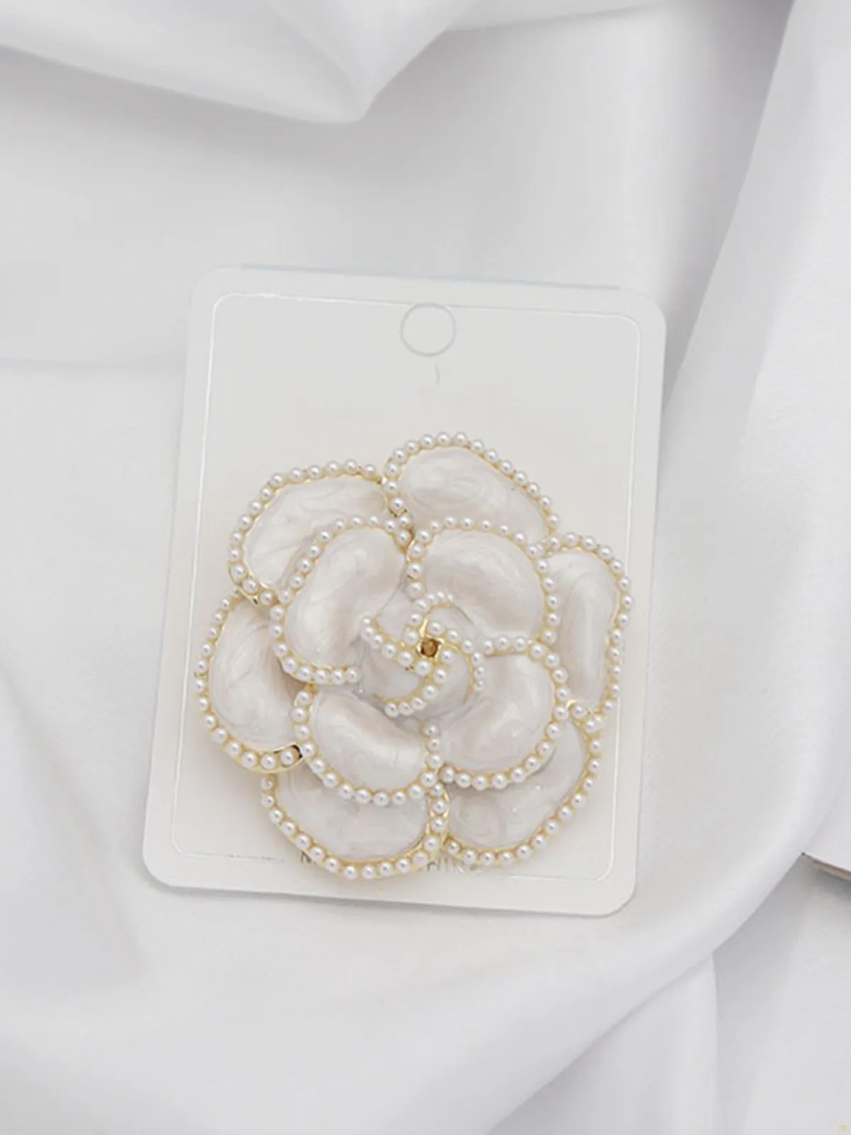 Latest Pearl Solid Floral Brooch