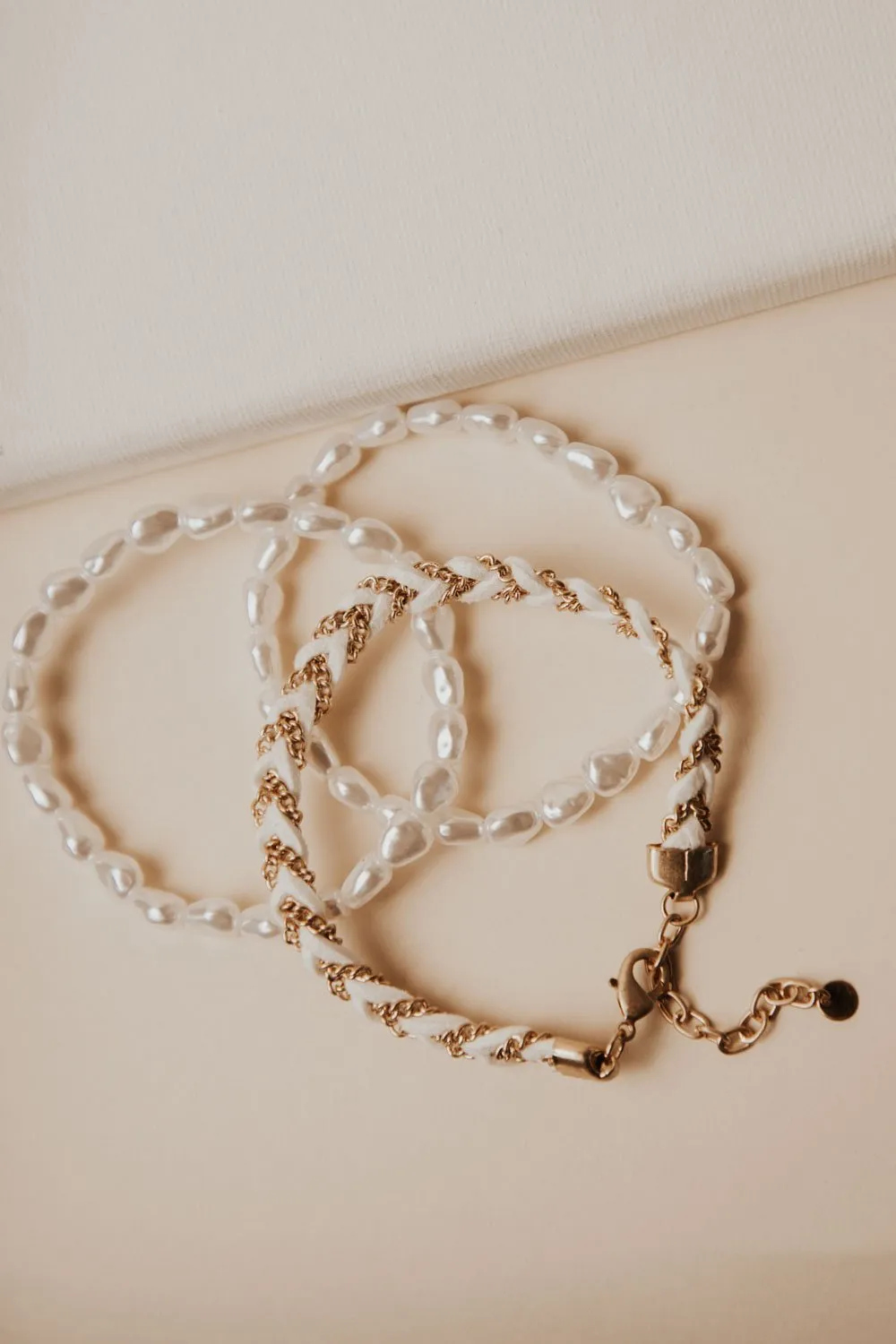 Pearly White Bracelet Set