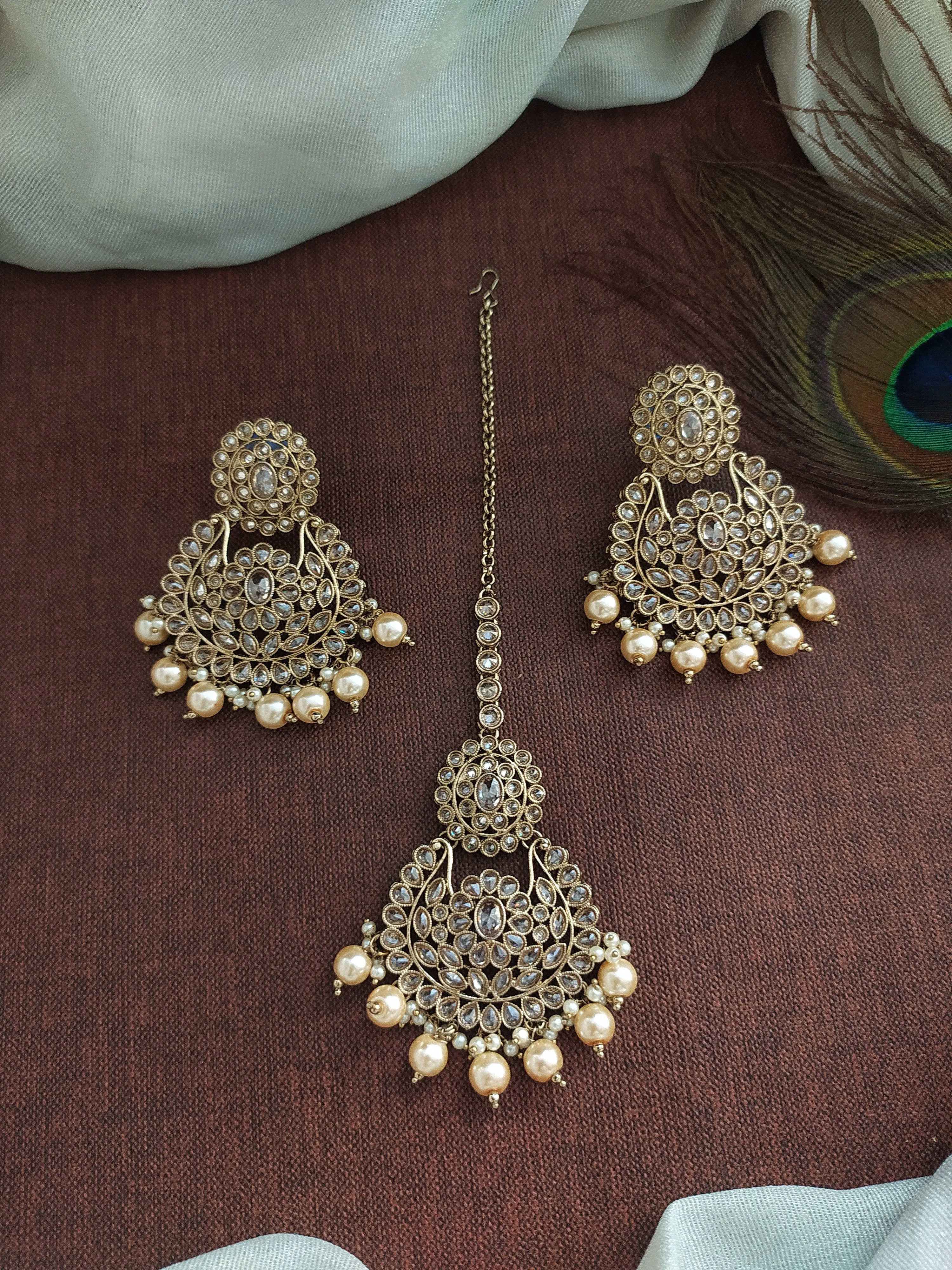 Radiate Timeless Beauty With Our Captivating Uncut Polki Bridal Choker Set