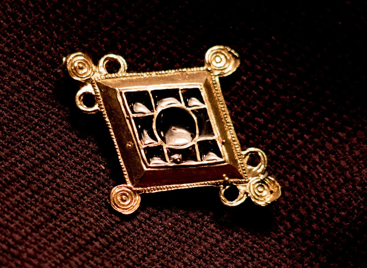 Roman Lozenge brooch - W-77